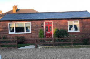 Fleet Farm Lodge in a quiet, secluded area, 5 minute drive from Sandwich